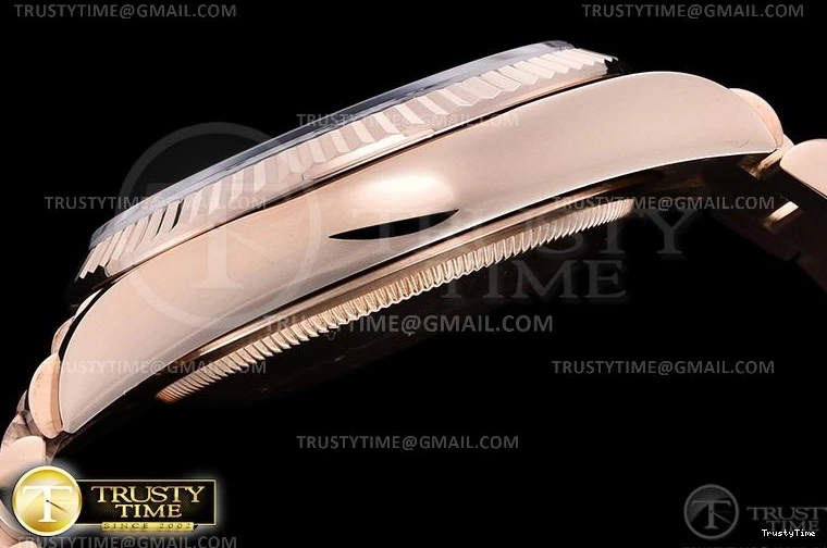 0123 RDD0219E – DayDate 36mm RelaxedFit 695